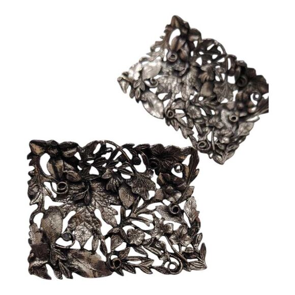 Vintage MUSI Shoe Clips Buckles Repousse Set Of 2 Floral Leaf Silver Tone‎ - Picture 1 of 4